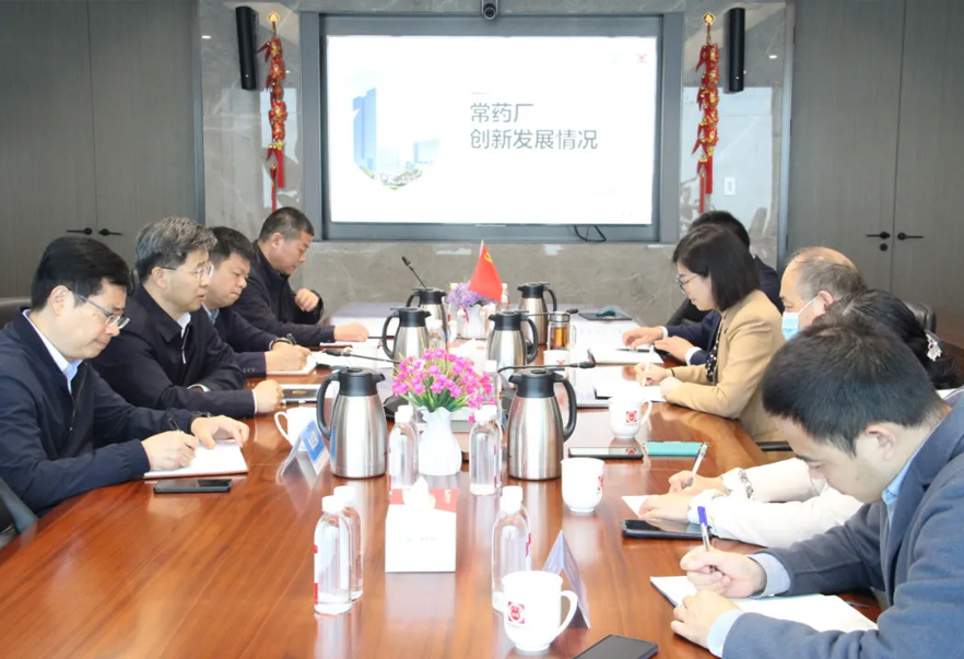 678体育市总工会主席方国强一行赴678体育制药厂进行调研