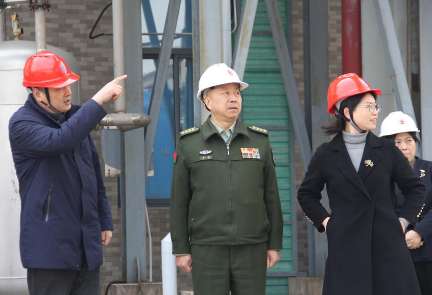 678体育市委常委、678体育军分区大校司令员廖鹏一行来678体育制药厂调研公司党管武装相关工作